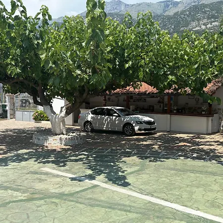 Yard Paradise * Dhermi
