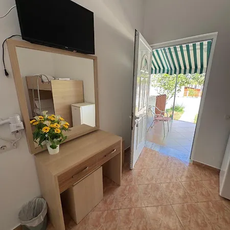 Yard Paradise Πανσιόν *