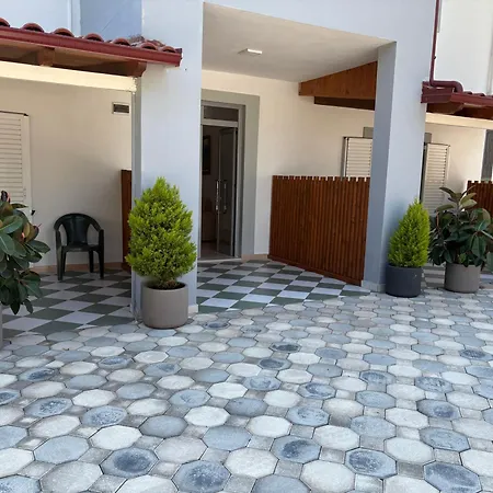 Yard Paradise Gasthof Dhërmi