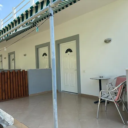 Yard Paradise Πανσιόν