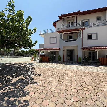 Πανσιόν Yard Paradise Dhërmi