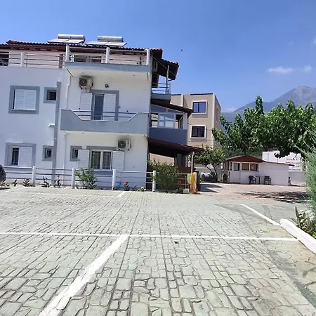 Yard Paradise Dhërmi