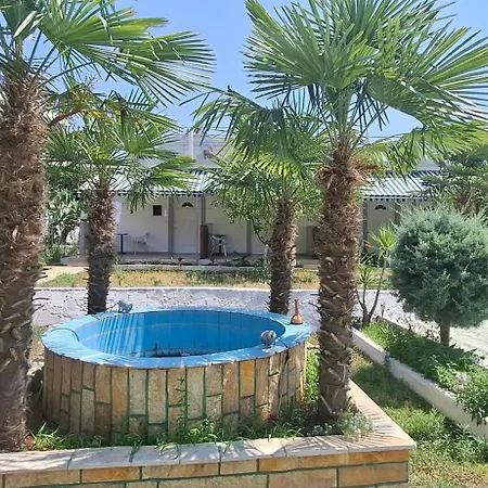 Yard Paradise Dhërmi